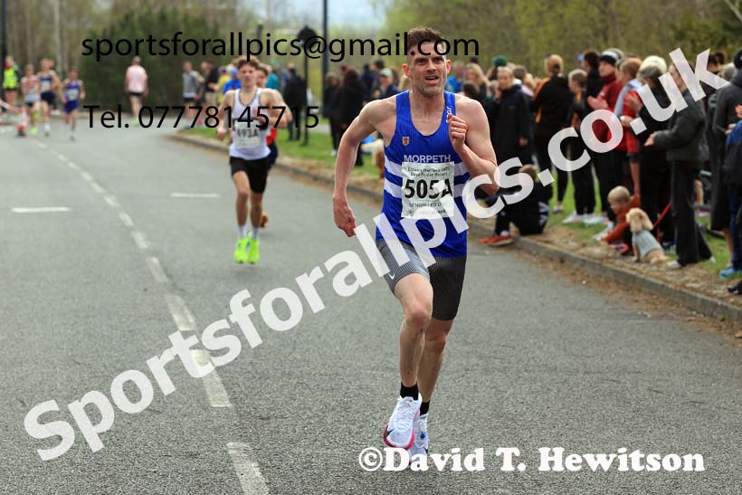 Senior mens relay, 2025 Elswick Harriers Good Friday Road Relays, Newburn, Newcastle upon Tyne. Photo: David T. Hewitson/Sports for All Pics